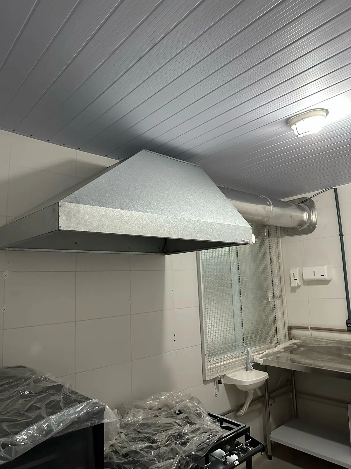 Limpeza profissional de coifa comercial em Florianópolis